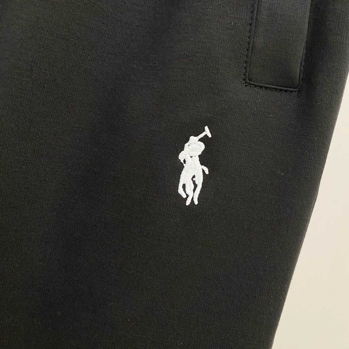 P210 🌸🌸 Ralph Lauren Polo 2025 spring and summer new trousers [knitted trousers] feel comfortable to wear, low-key yet luxurious, very high-end, with pockets designed to be fashionable and high-end. Needless to say, the trousers style and cut are exquisite and vivid. Really first-class and top-quality materials. Really top-grade casual pants and elastic pants of outstanding quality. After heavy washing, the trousers are very soft and not fussy. The upper body is absolutely stylish. Extremely luxurious. Size:M-4XL
